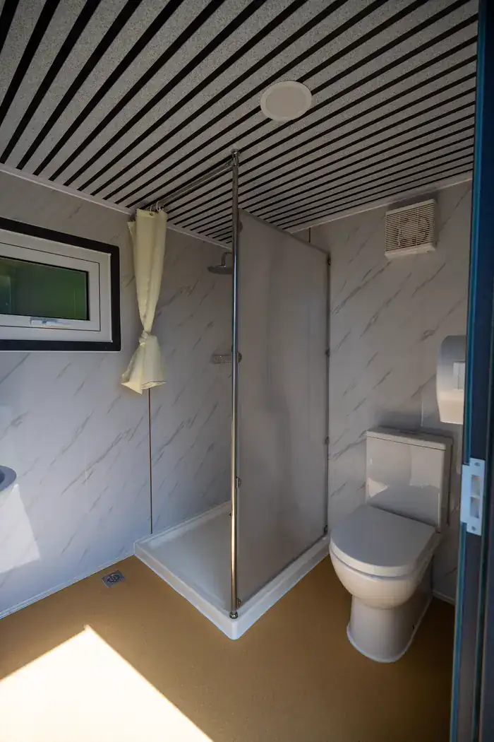 Deluxe Toilet and Shower, photo 2
