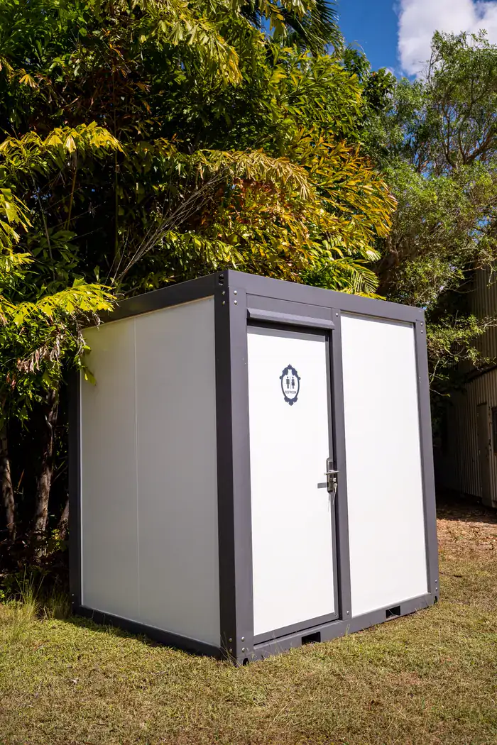 Deluxe Toilet and Shower, photo 3