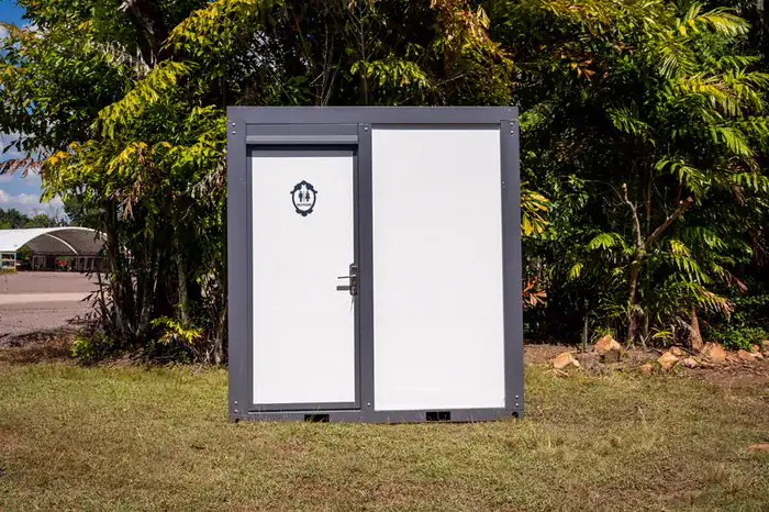 Deluxe Toilet and Shower, photo 5