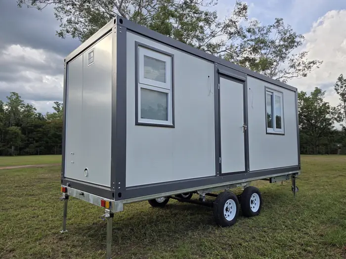 The Caravan, photo 1