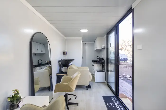 The Salon & Beauty Parlor, photo 5